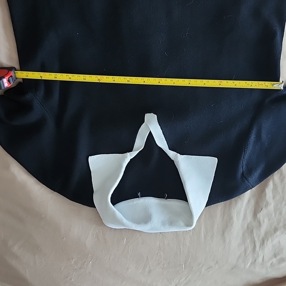 White collar black heavy knit sweater - Picture 3 of 4